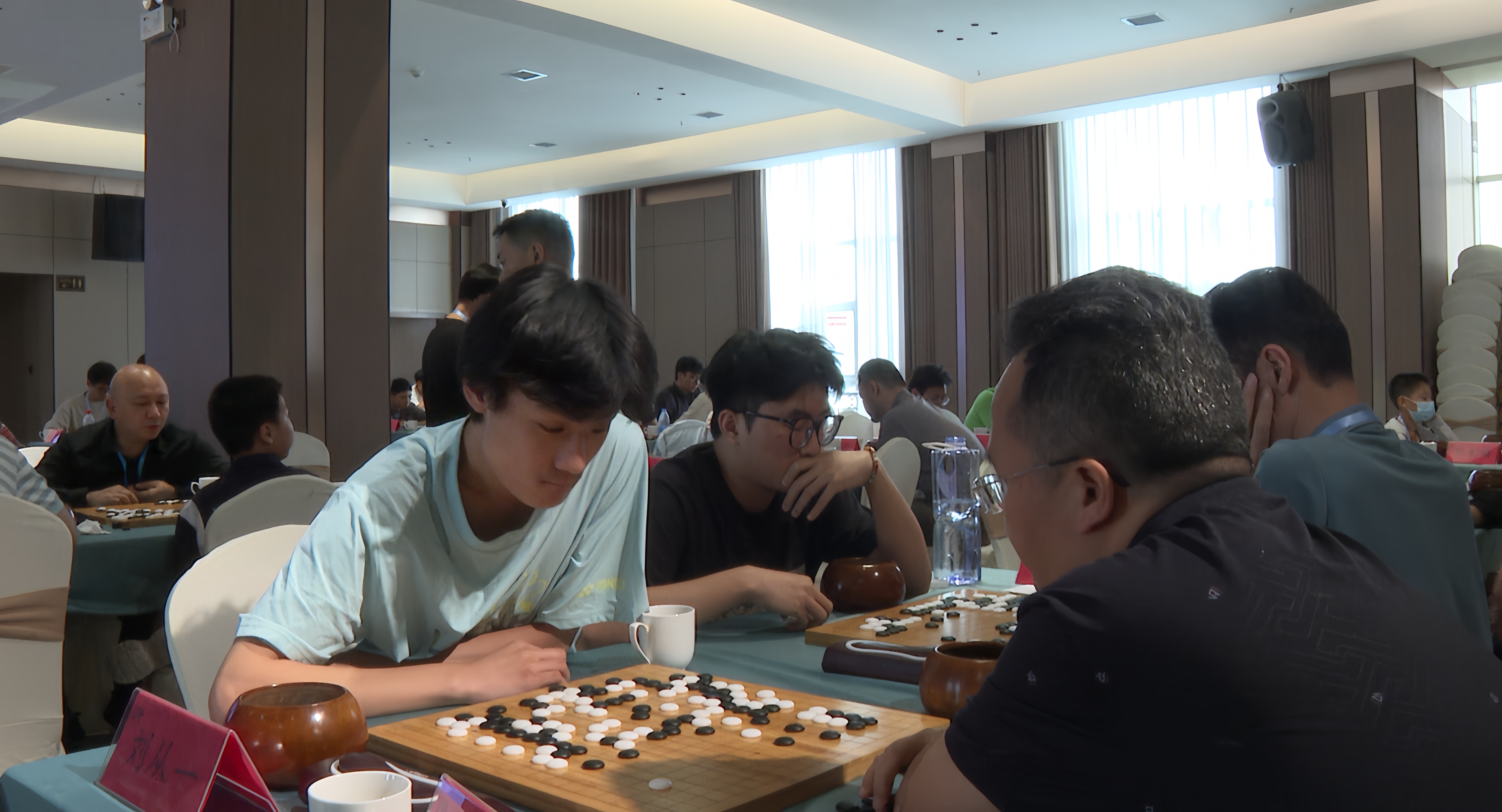 首届“八方来客·黑白龙城杯”业余围棋争霸赛圆满落幕