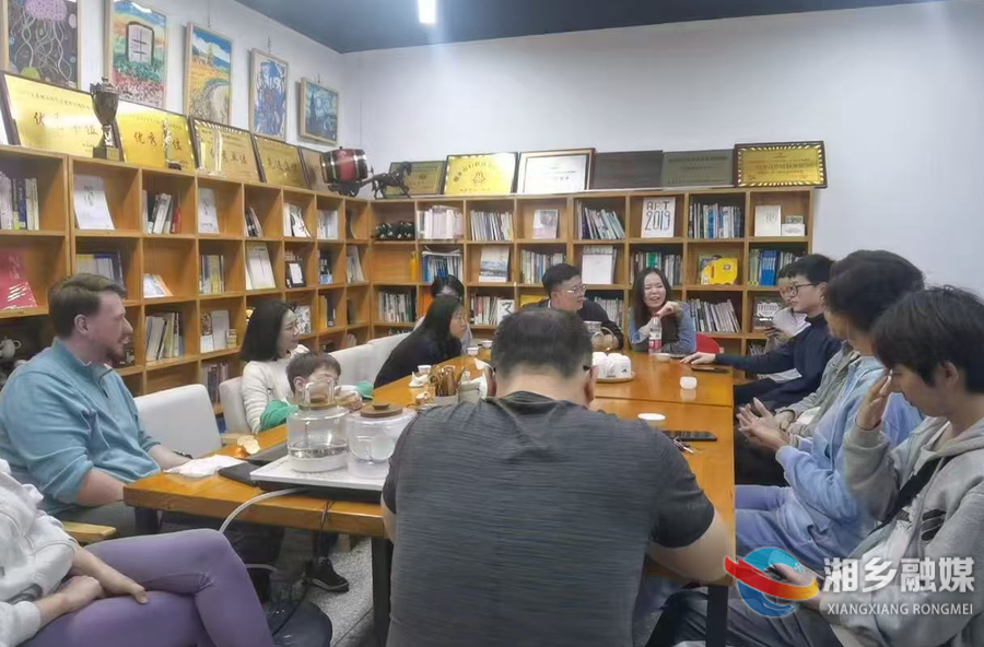 【我爱湘乡我的家】以语为桥传乡韵！湘乡青年自发打造“英语角”讲好家乡故事