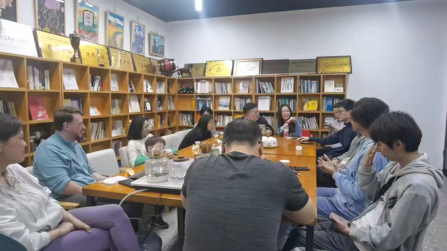 【我爱湘乡我的家】以语为桥传乡韵！湘乡青年自发打造“英语角”讲好家乡故事