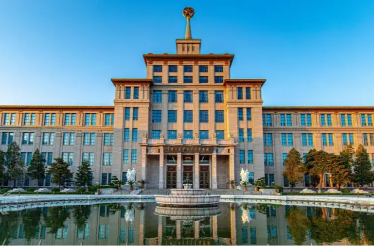 谭政大将安排我参观军事博物馆