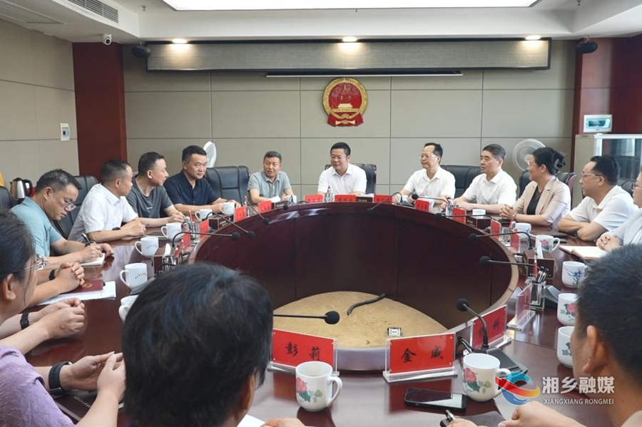 谭何龙到市人大常委会走访调研