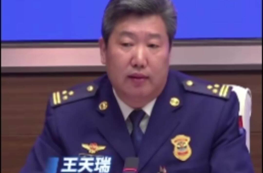 居民家庭火灾逃生自救科普：高层住宅发生火灾，向上逃还是向下逃？