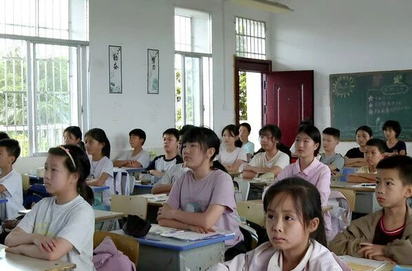 防溺水直播课进校园 湘乡市中小学生同上“安全必修课”