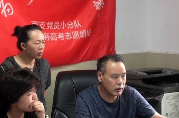 湘乡“志愿引路人”  十四年义务指导千余学子圆梦