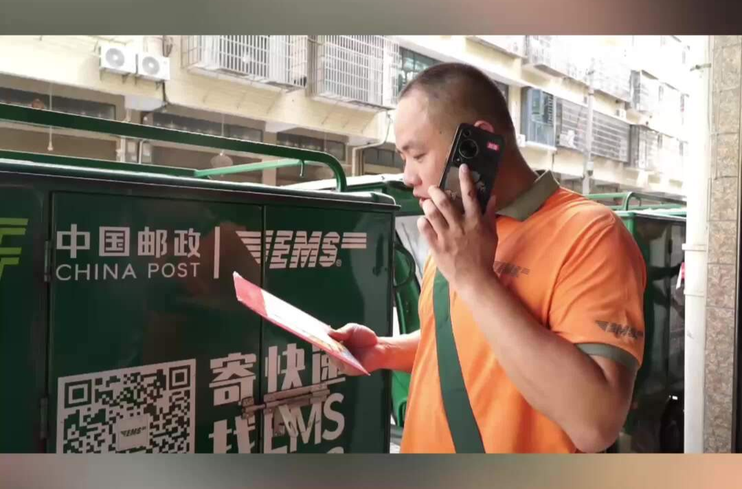 高温下的坚守 湘乡邮政人烈日下“速递”三千份高考梦想