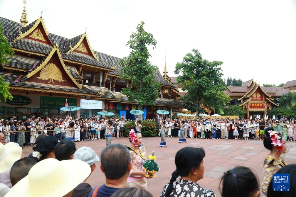 好评中国丨暑期文旅热度升温 烟火旅途激活内需新动能