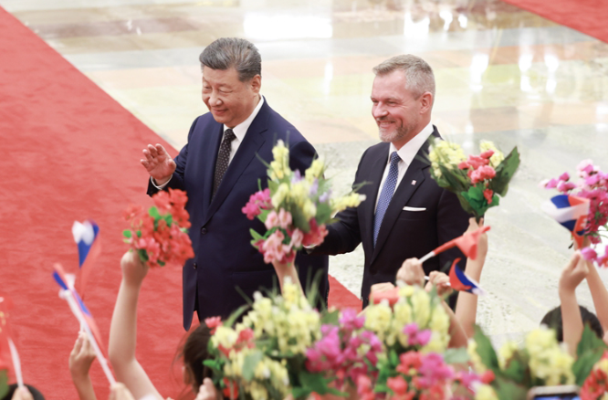 习近平同斯洛伐克总统佩列格里尼会谈