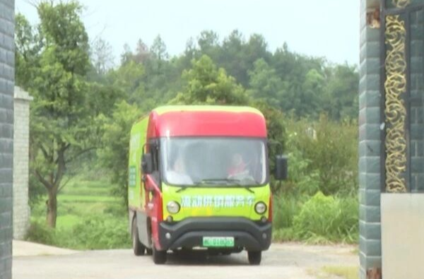 流动供销车开进村 湘乡打通农产品出村 “最初一公里”