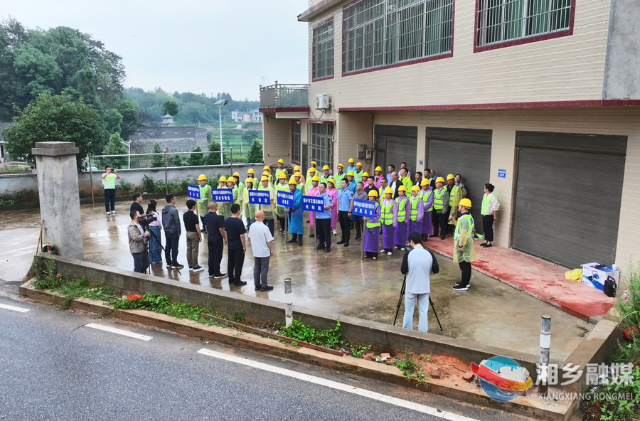 以练备战防风险 湘乡市开展国省道防汛抢险应急演练