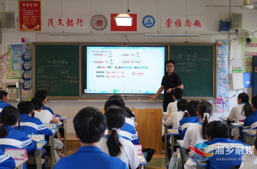 【身边的好老师】黄耀武：深耕物理课堂 倾心教研传帮带