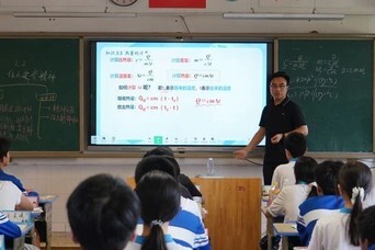 【身边的好老师】黄耀武：深耕物理课堂 倾心教研传帮带