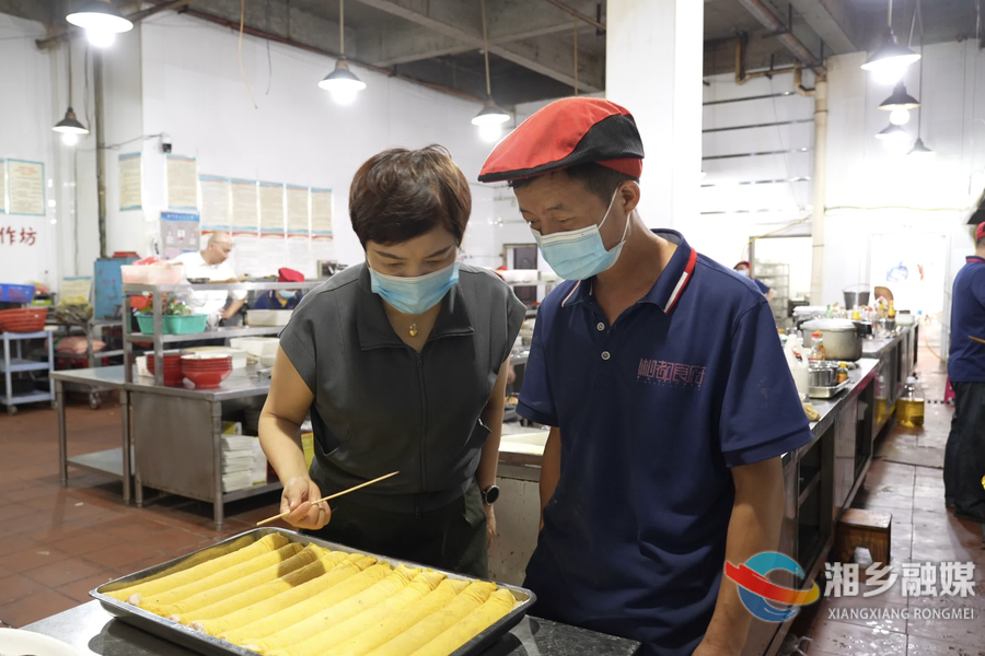【委员风采】吴彩红：守好本分传湘味 履职尽责显担当