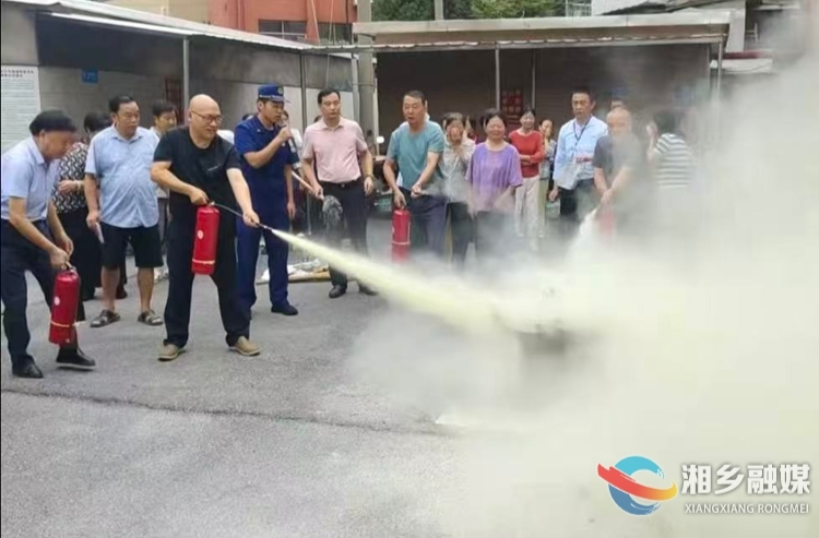 [消防救援局]老年大学里来了“消防老师”  手把手教学员灭火逃生