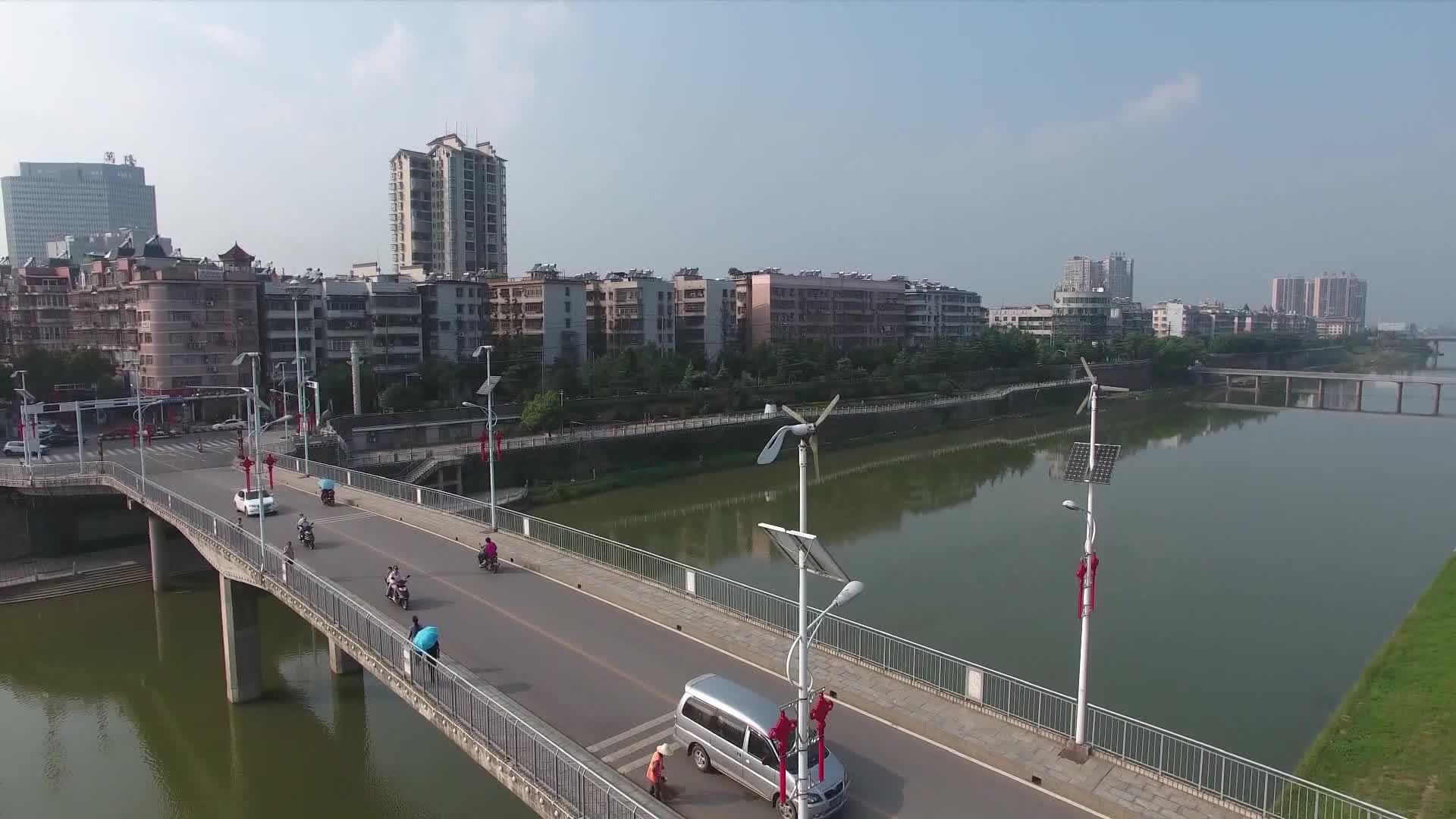 湘乡文明风景线（一）：礼让斑马线 文明在路上