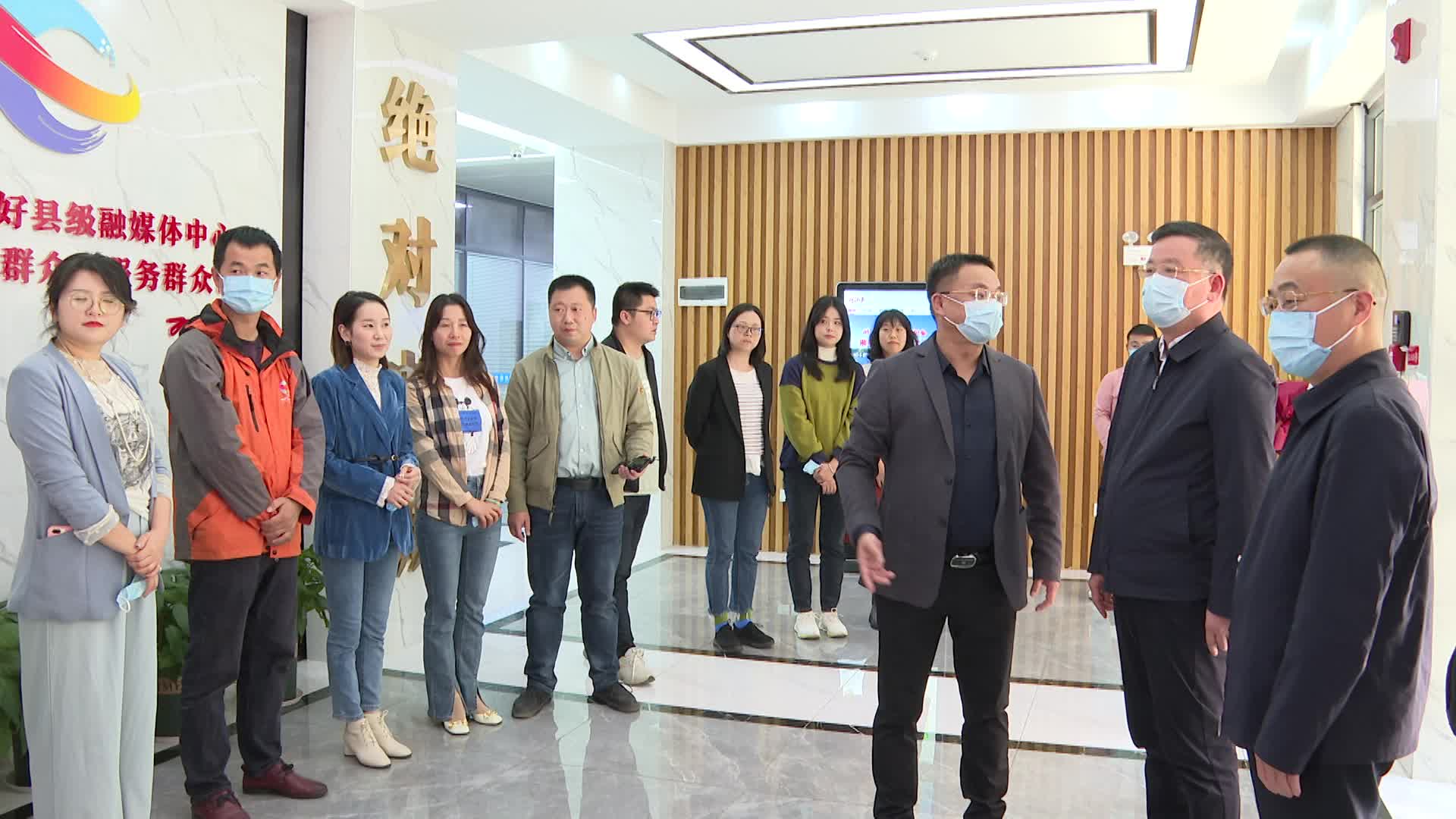 赵新文看望慰问全市新闻工作者