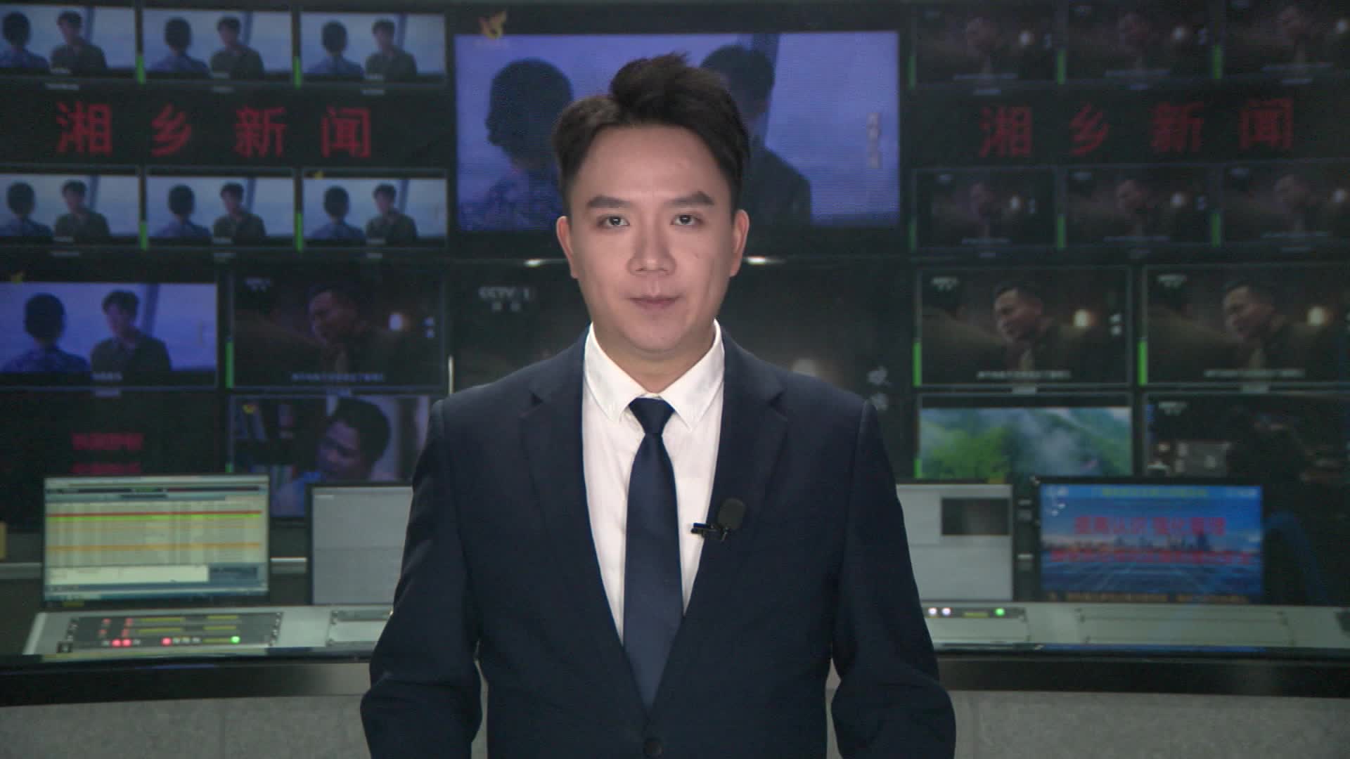 谭何龙主持召开湘乡市第九届市委常委会第3次会议