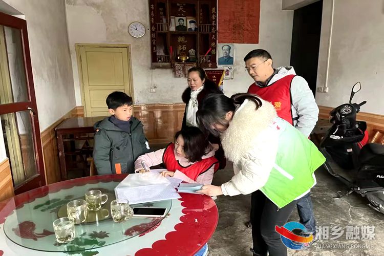 [民政局]携手志愿者关爱“一小”群体