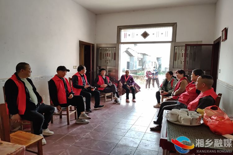 [昆仑桥街道]走访慰问老党员 真情关爱暖人心