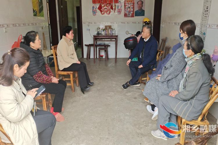 [东山街道]用心用情 人大代表慰问困难群众