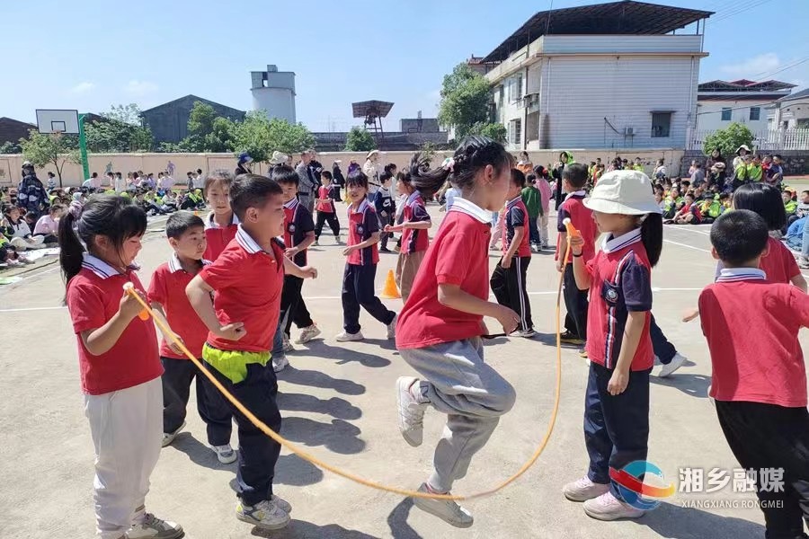 [教育局]“绳”采飞扬 东郊乡实验小学开展跳绳比赛