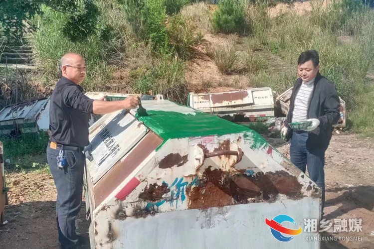 [金薮乡]垃圾转运箱换新装 人居环境再升级