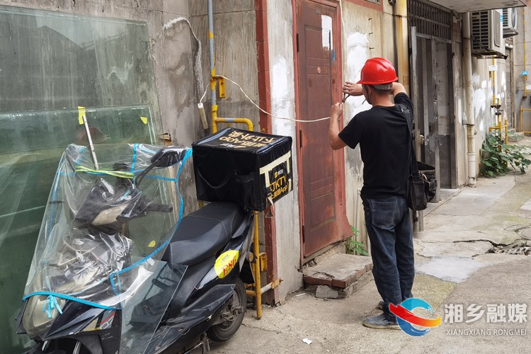 [望春门街道]整治飞线充电 消除安全隐患