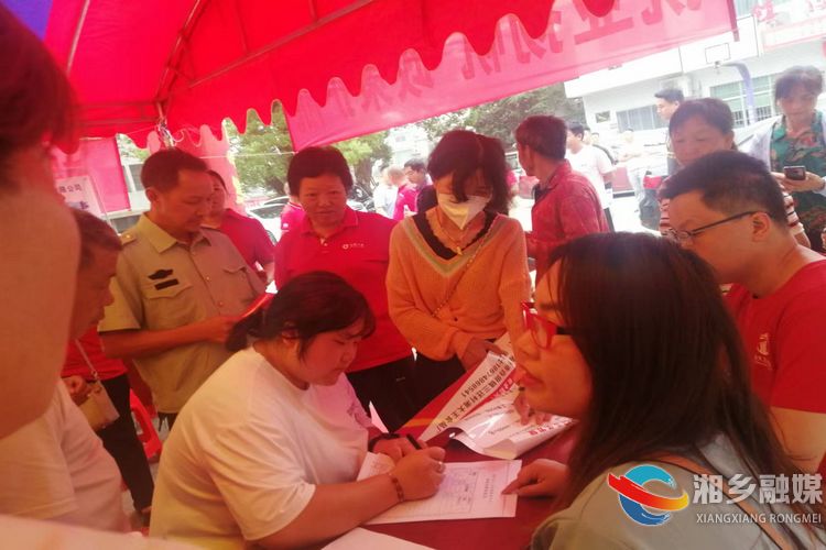 [白田镇]专场招聘会 近80人达成就业意向