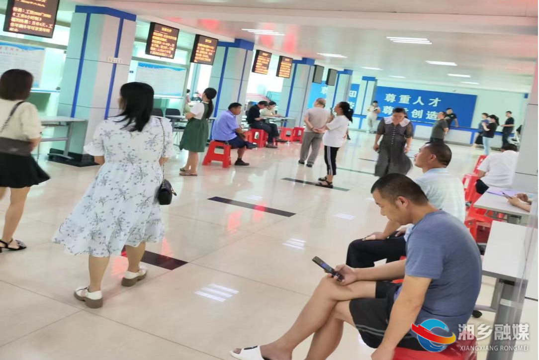 [人社局]举办高校毕业生专场招聘会