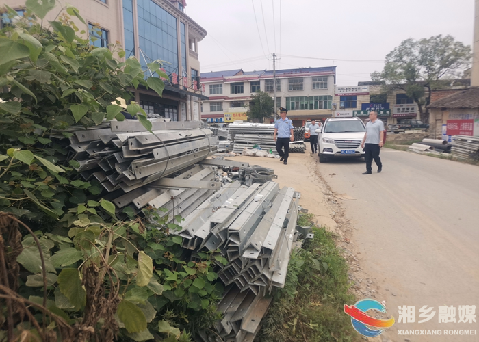 [交通运输局]整治路域环境 确保公路安全畅通