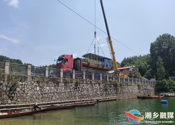 [交通运输局]重拳出击 整治水府庙旅游区“三无”船舶非法航行及载客行为
