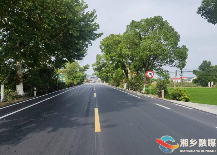 [交通运输局]精心养护国道 创建美丽示范路