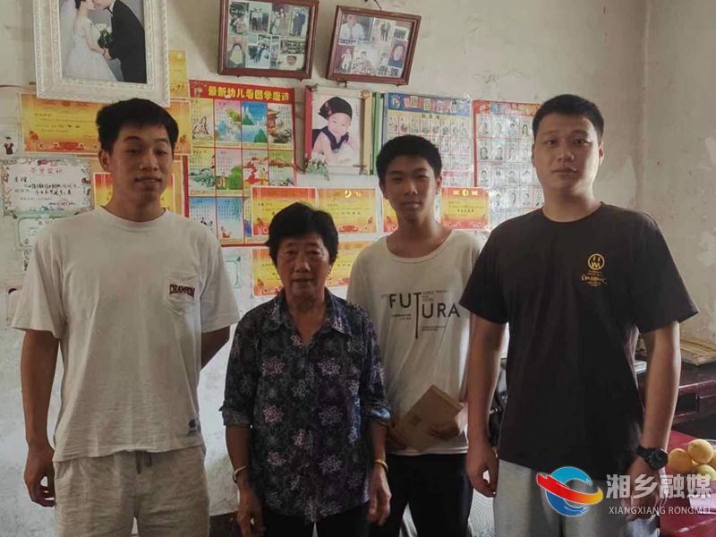 [翻江镇]团委走访慰问困难学生