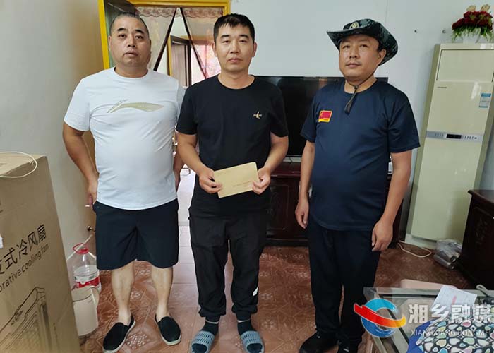 [望春门街道]“八一”走访慰问 情暖退役军人