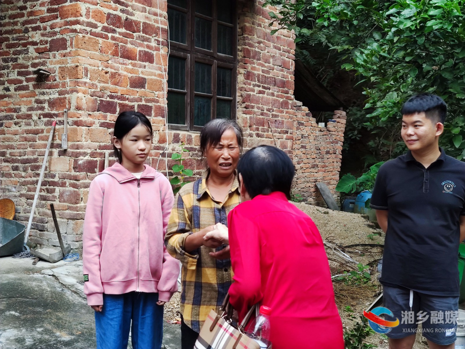 [白田镇]走访慰问留守儿童