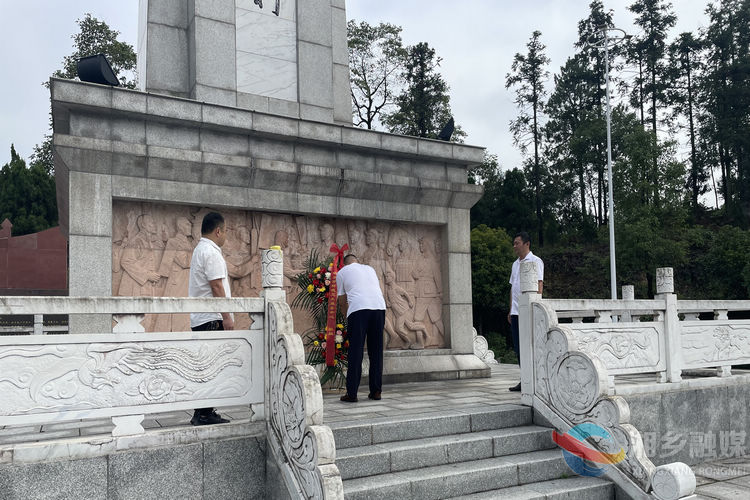 [城管局]环卫服务中心开展“缅怀革命先烈 弘扬爱国主义精神”祭扫活动