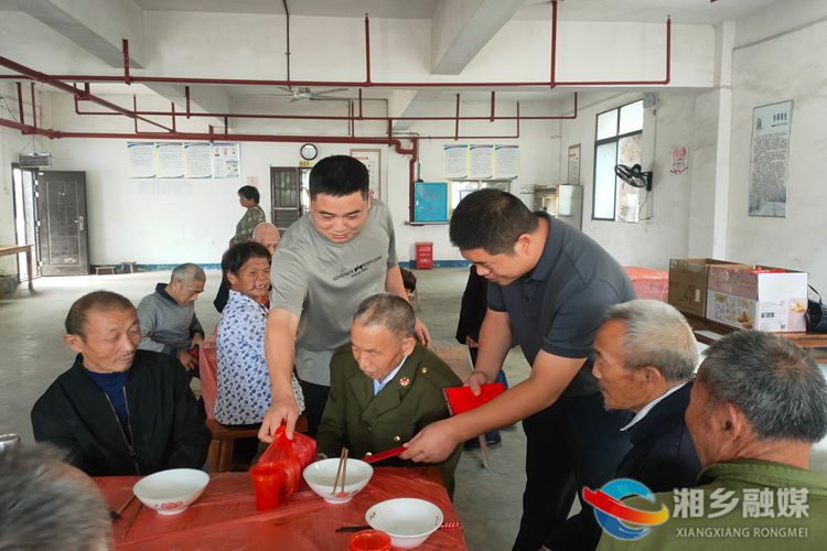 [梅桥镇]情系敬老院 中秋情意浓
