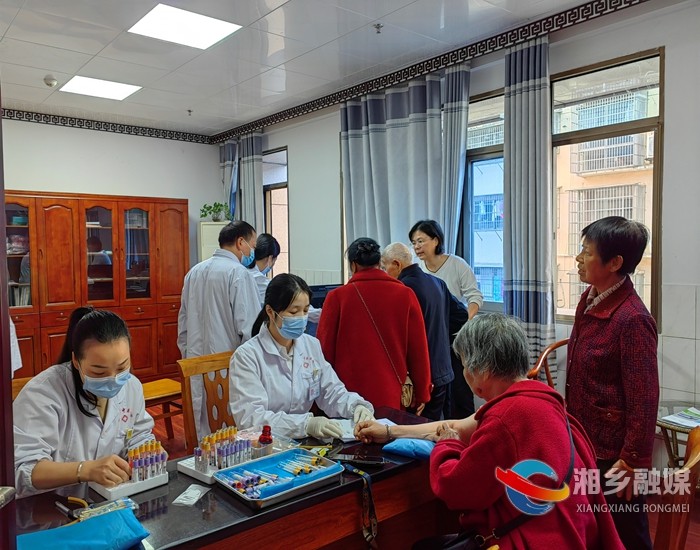 [中医医院]孝老爱亲 为职工父母免费体检
