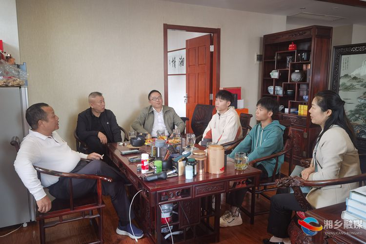 [月山镇]爱心企业资助困难大学生