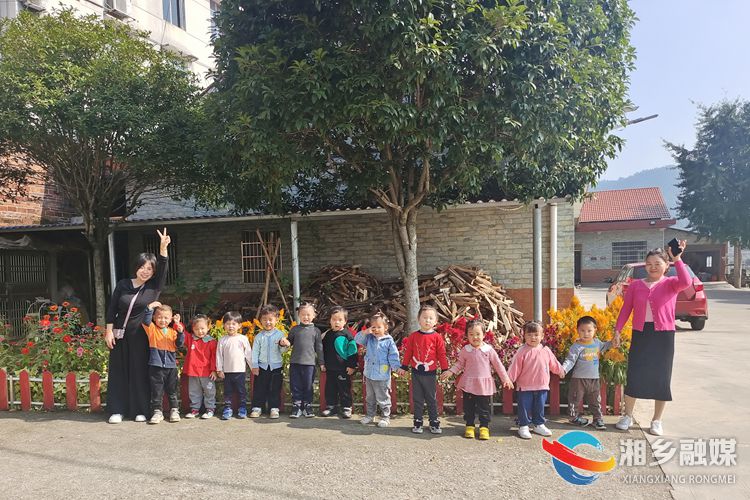 [育塅乡]萌娃寻秋“享”不停