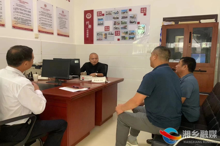 [东郊乡]群众安全出行无小事 人大代表助力解民忧