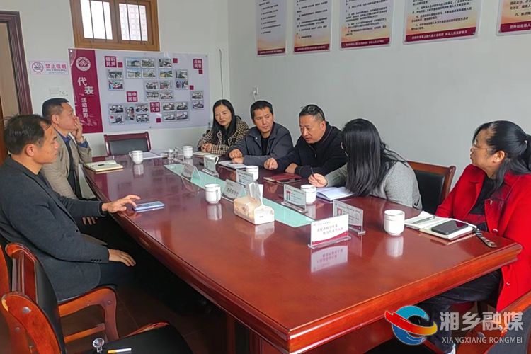 [育塅乡]创新代表接待方式 架起选民服务“连心桥”