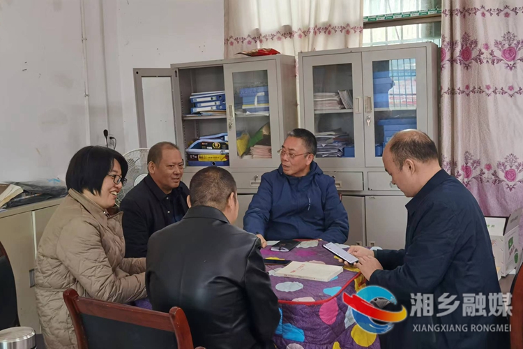[潭市镇]联系选民察实情 走访入户解民忧