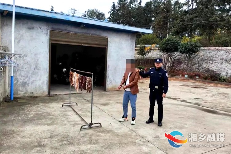 [公安局]一男子偷腊肉准备过“肥”年 还在闻味儿就被抓