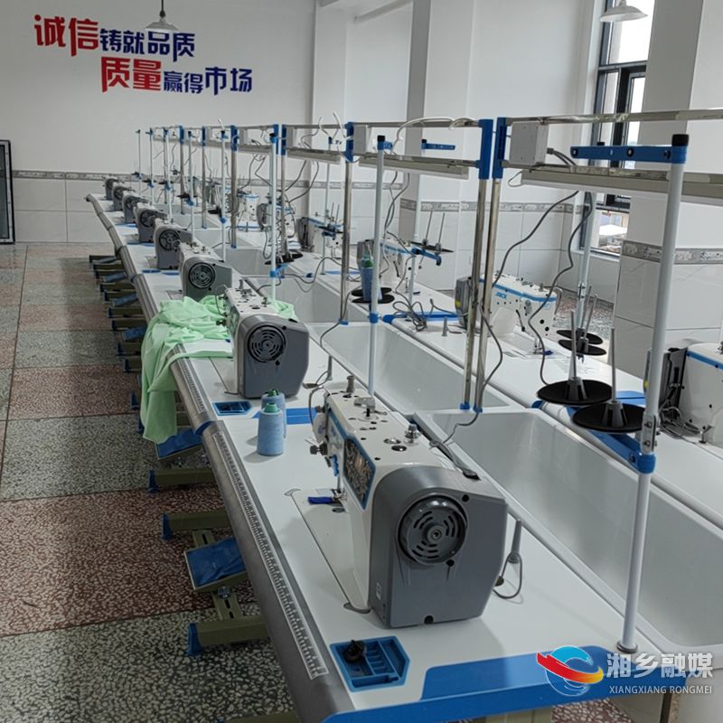 [翻江镇]玖嘉服饰有限公司在洪门村挂牌开业