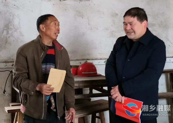 [医保局]隆冬送真情 慰问暖人心