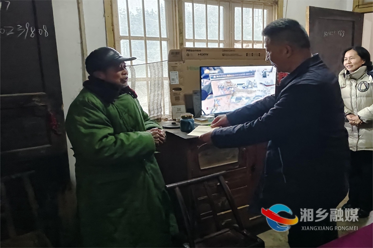 [金石镇]人大代表走访慰问选区困难群众