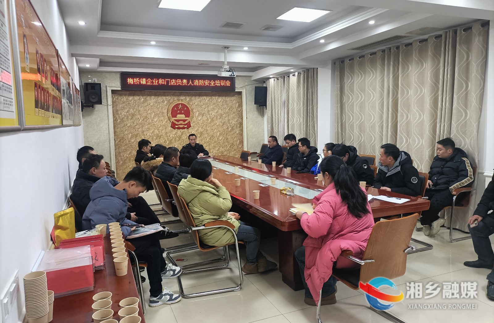 [梅桥镇]消防安全培训助力规范烟花爆竹零售经营秩序