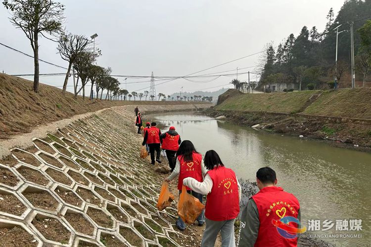 [梅桥镇]清河净滩 守护碧水清流
