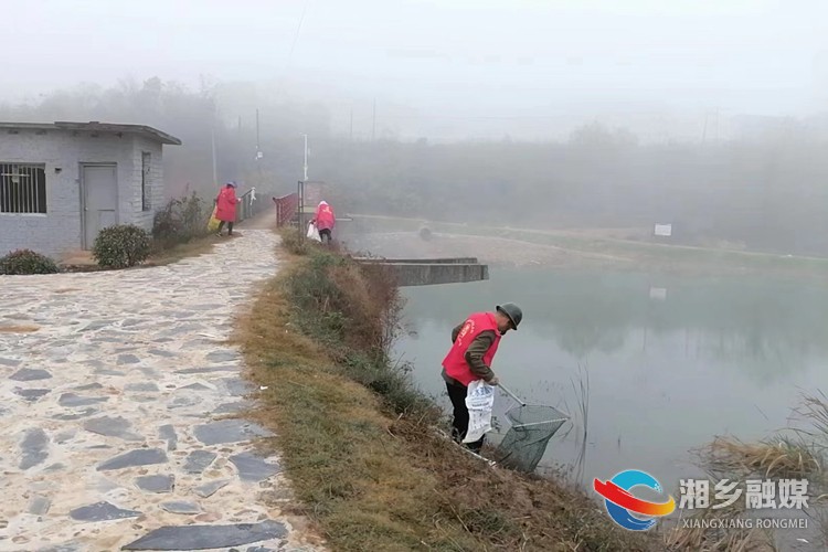 [龙洞镇]清理河道垃圾 共创宜居环境