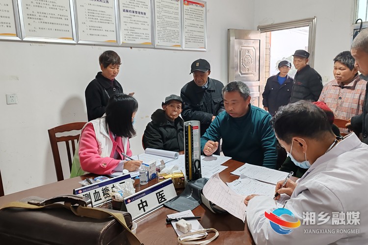 [龙洞镇]阳春三月学雷锋 公益行动暖人心